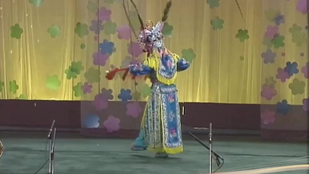 京剧《扈家庄》(1992年央视录像资料,刘琪饰扈三娘,全身)