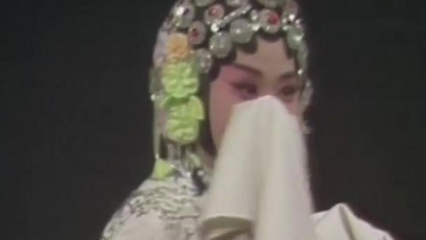 京剧《白蛇传》白素贞(刘秀荣饰)水袖身段(截帧)