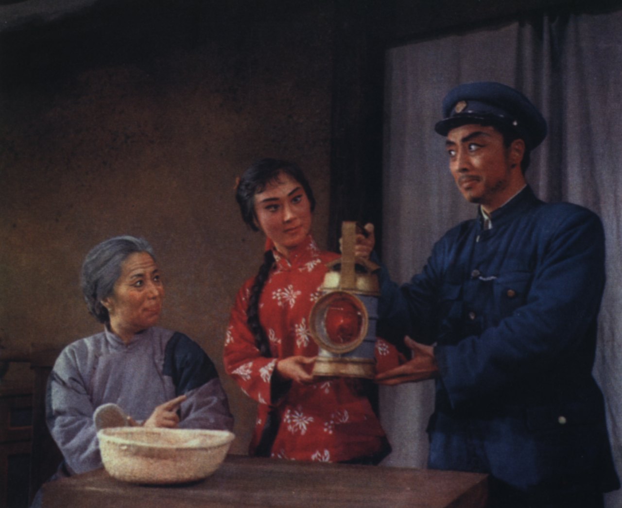 京剧《红灯记》(李少春饰李玉和、高玉倩饰李奶奶、刘长瑜饰李铁梅)