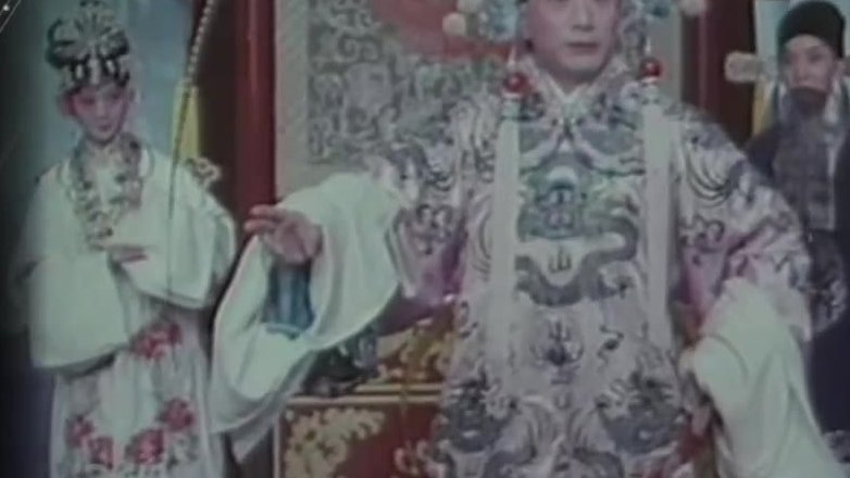 京剧电影《吕布与貂蝉》(叶少兰饰吕布,中景)