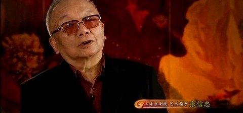 同一访谈另一瞬间(屏上人名条同前)