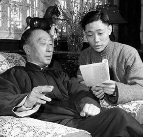 马连良为弟子张学津(右)说戏