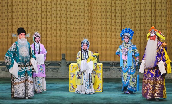 郭玮与京剧表演艺术家杜镇杰、孟广禄联袂演出传统名剧《二进宫》