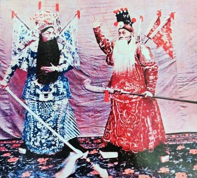 谭鑫培（右）与杨小楼在中和园演出《阳平关》剧照（彩色上色版历史照片）