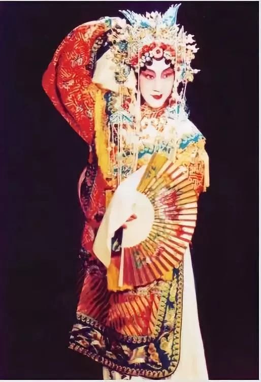 沈小梅在《贵妃醉酒》中饰杨贵妃