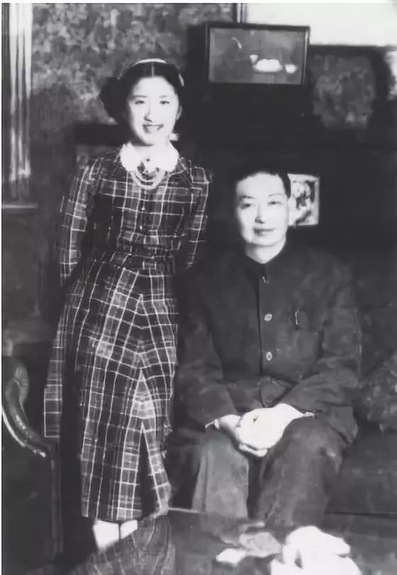 1953年5月,沈小梅拜梅兰芳先生为师