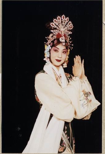 京剧《天女散花》剧照:旦角天女特写(国家京剧院官网剧目页所载)