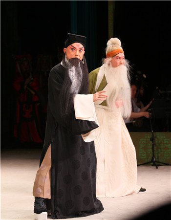 《搜孤救孤》于魁智饰演程婴(左)、马翔飞饰演公孙杵臼(右)(国家京剧院第20次赴台演出)