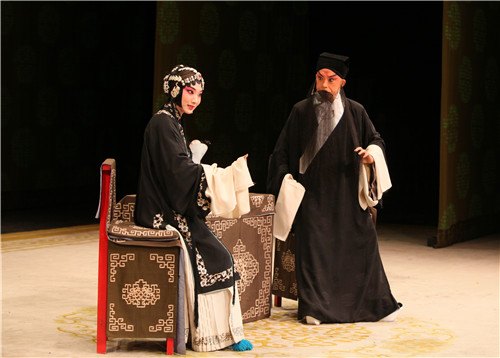 《搜孤救孤》于魁智饰演程婴(右)、吕耀瑶饰演程妻(左)(国家京剧院第20次赴台演出)