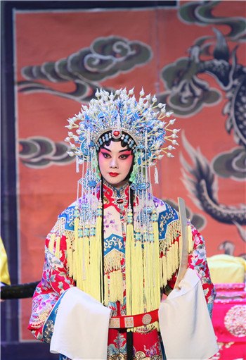 京剧《红鬃烈马》演出照:李胜素饰王宝钏