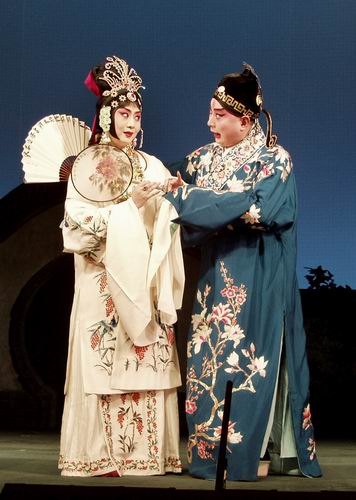 国家京剧院官网「剧目博览·谢瑶环」页所载剧照:生旦同场